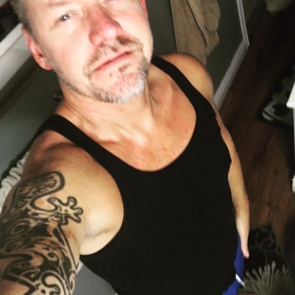 Meet your Posher. - Picture 2 of 5